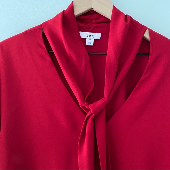 BAR III red blouse with sophisticated tie neck detail - Picture 2 of 6